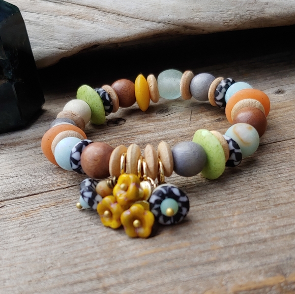 SALE!! "Floral my World" Essential Oil Diffuser Bracelet Issabeau Jewelry - Picture 4 of 9